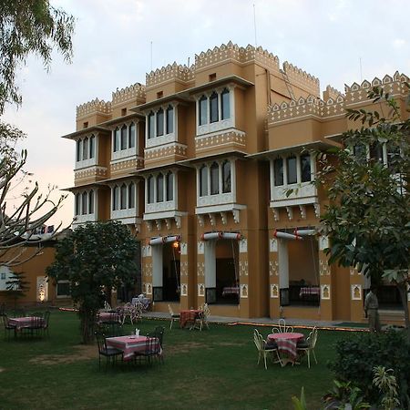 โรงแรมประทับ พาเลซ Chittorgarh ภายนอก รูปภาพ