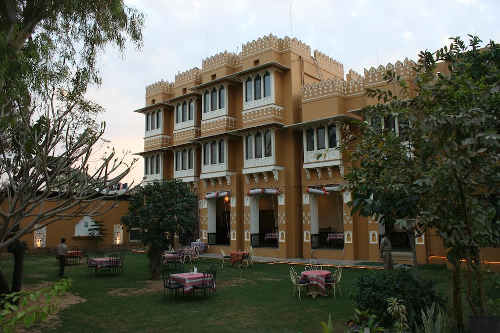 โรงแรมประทับ พาเลซ Chittorgarh ภายนอก รูปภาพ