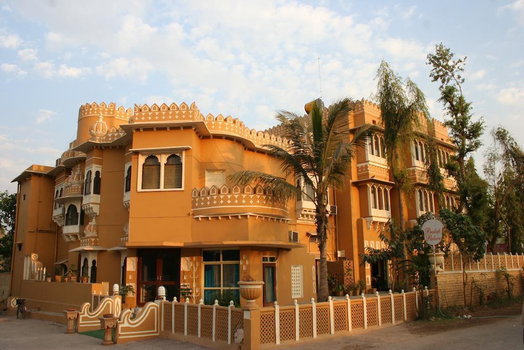 โรงแรมประทับ พาเลซ Chittorgarh ภายนอก รูปภาพ